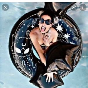 Iso goth pool floaty